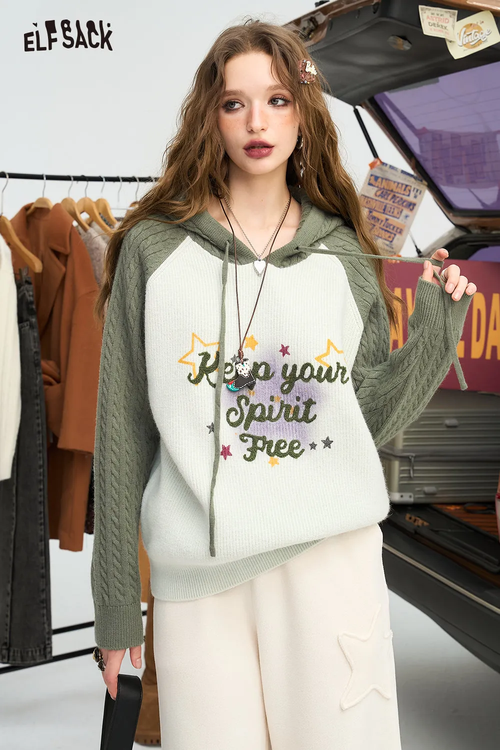 ELFSACK 2024 Winter New Arrivals Contrast Fried Dough Twists Raglan Sleeve Letter Printing Hooded Sweater Women