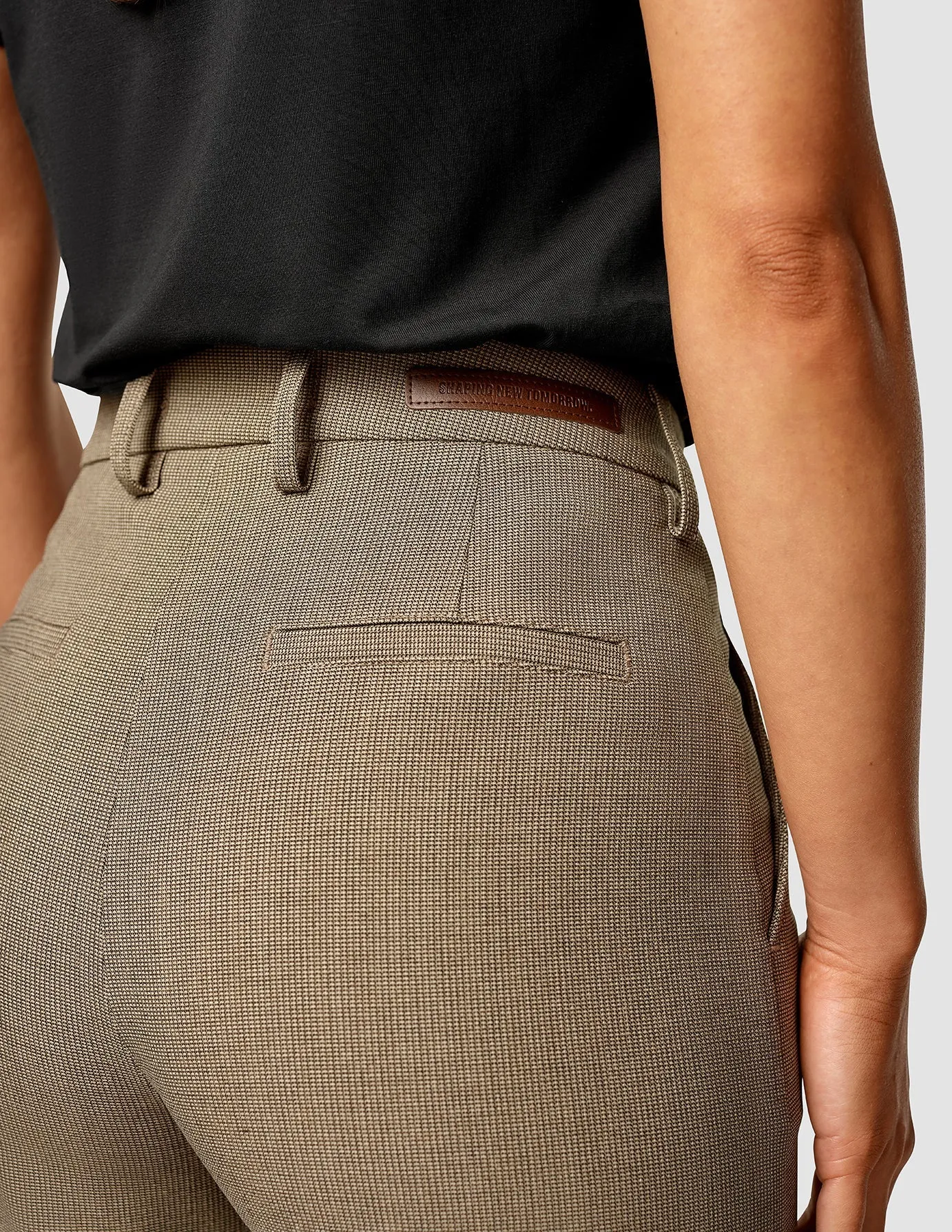 Essential Pants Tapered Latte