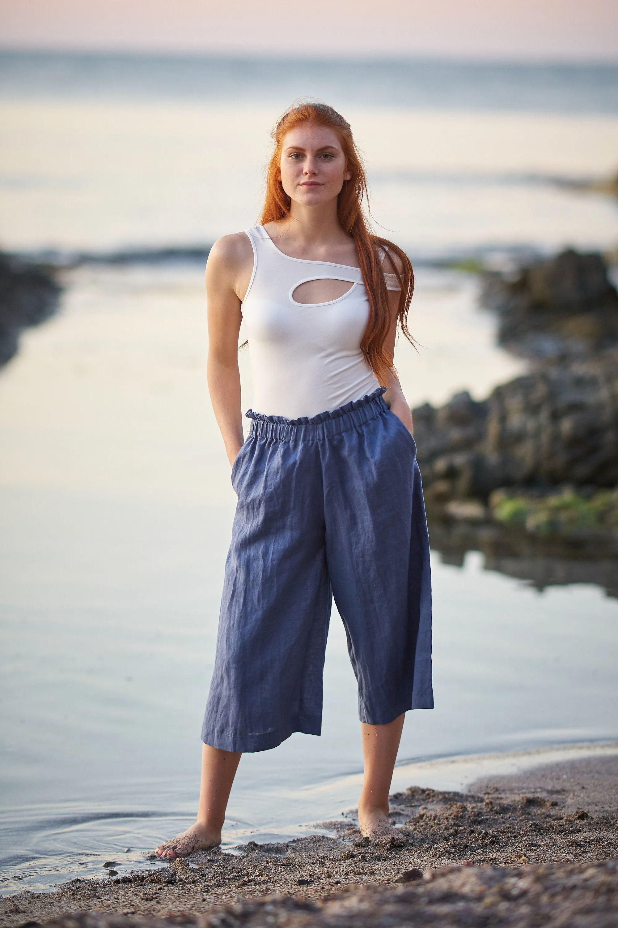 Linen Capri Pants in Blue